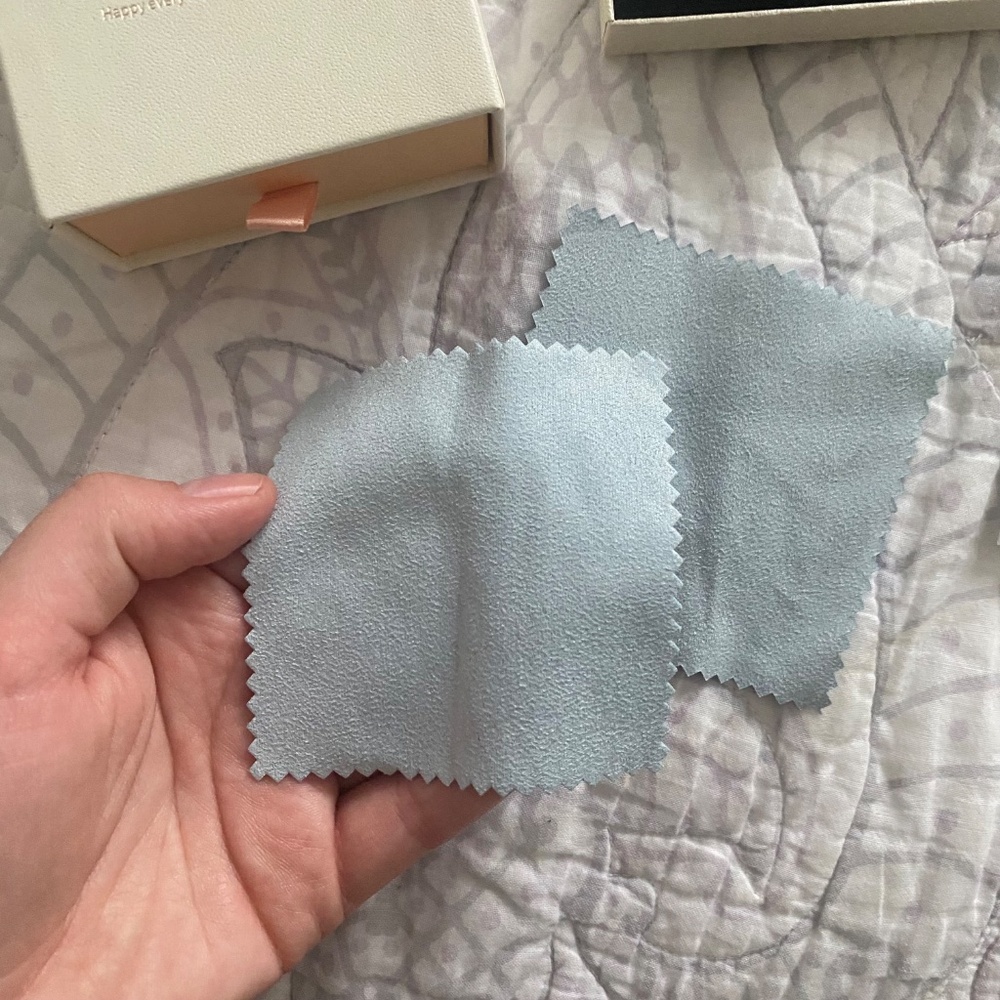 ๐ Ring Size Adjusters Multipack (w/ Bonus Jewelry Boxes and Cleaning Rags!) - Picture 8 of 8
